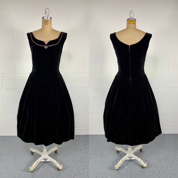 Vintage 50's Black Velveteen Cocktail Party Dress Pink Satin Trim Rhinestones 10 - Picture 7 of 11